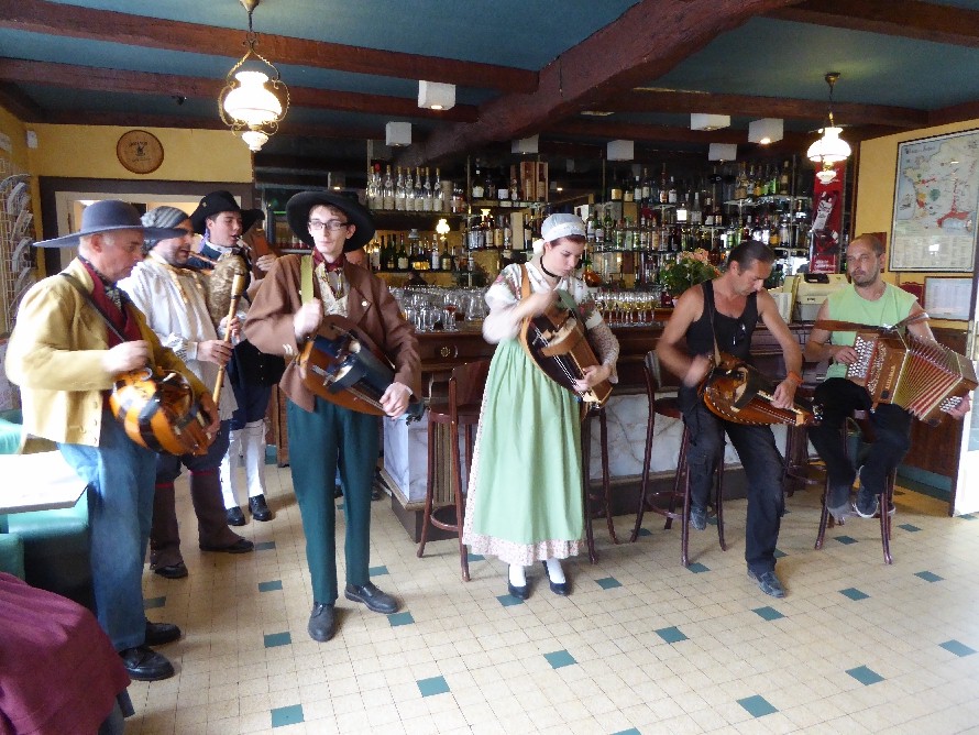 Animation dans un caf